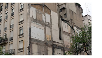 Pared medianera de edificio colindante